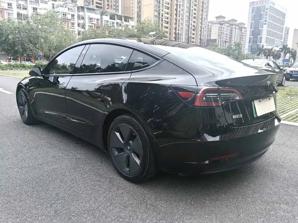 Tesla Model 3 — фото 9