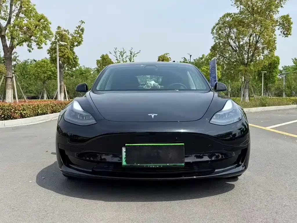 Tesla Model 3 — фото 5