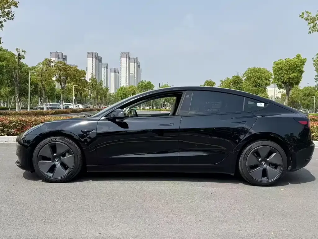 Tesla Model 3 — фото 9