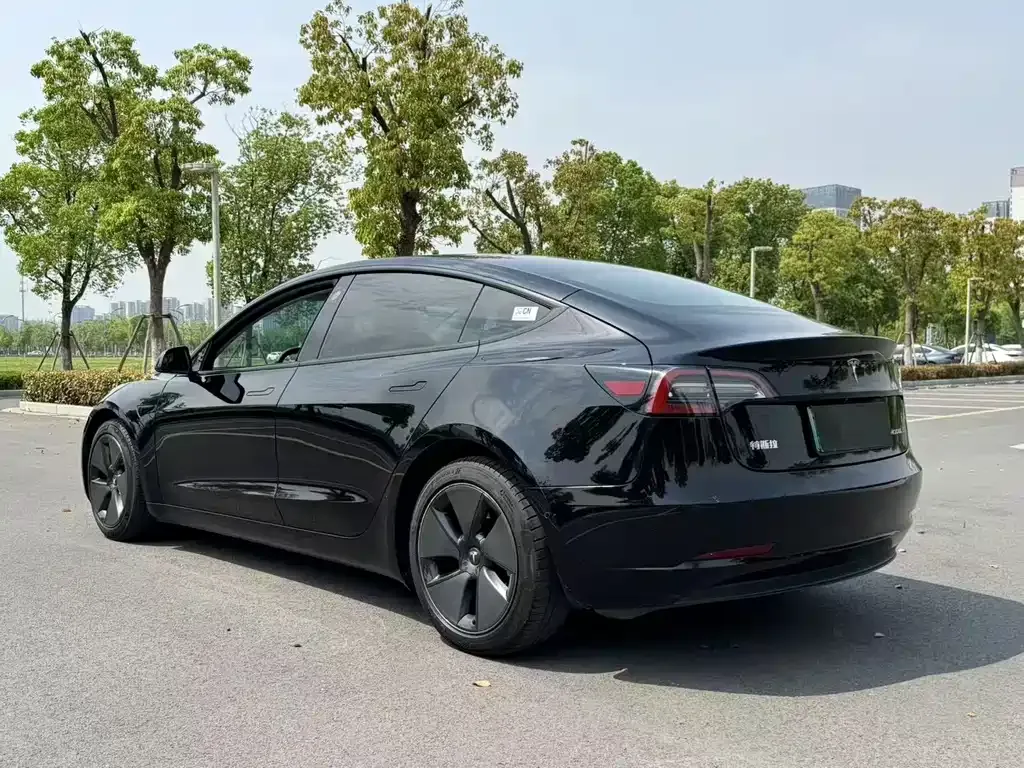 Tesla Model 3 — фото 8