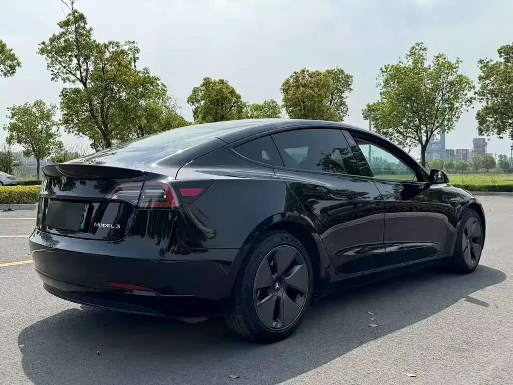 Tesla Model 3 — фото 7