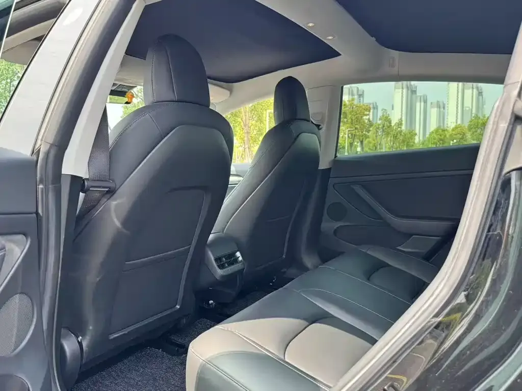 Tesla Model 3 — фото 3