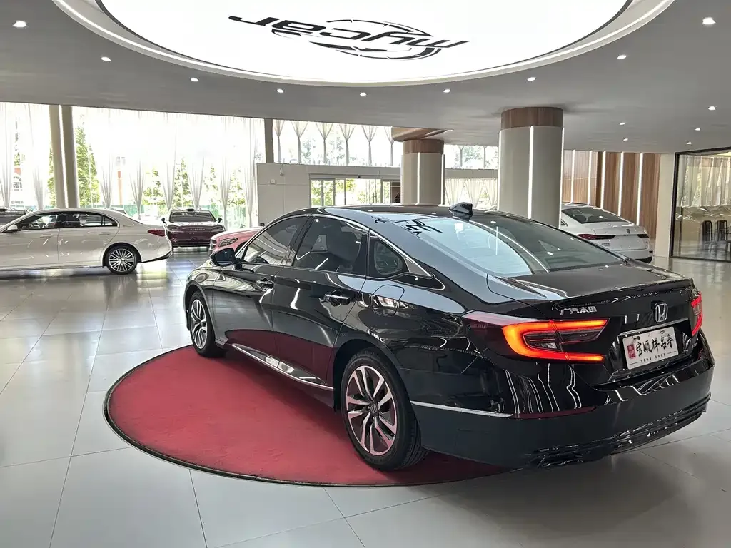 Honda Accord — фото 5