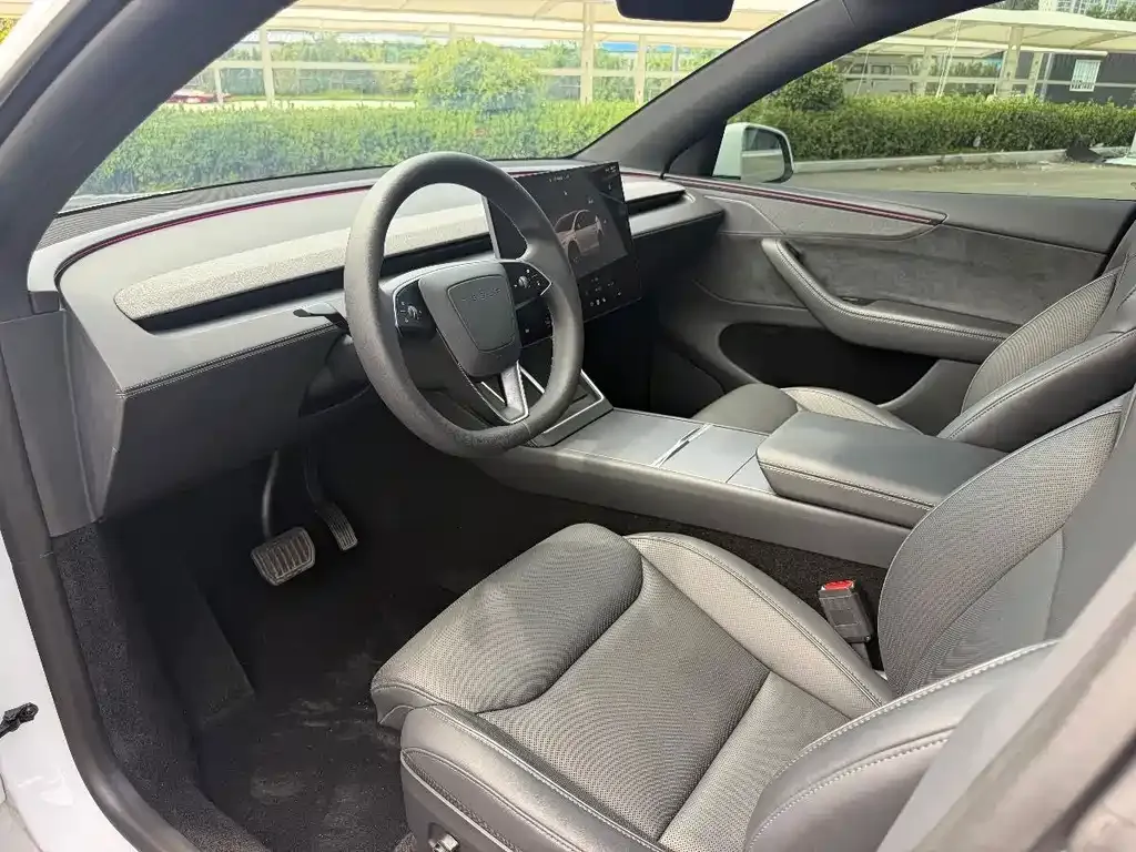 Tesla Model Y L — фото 10