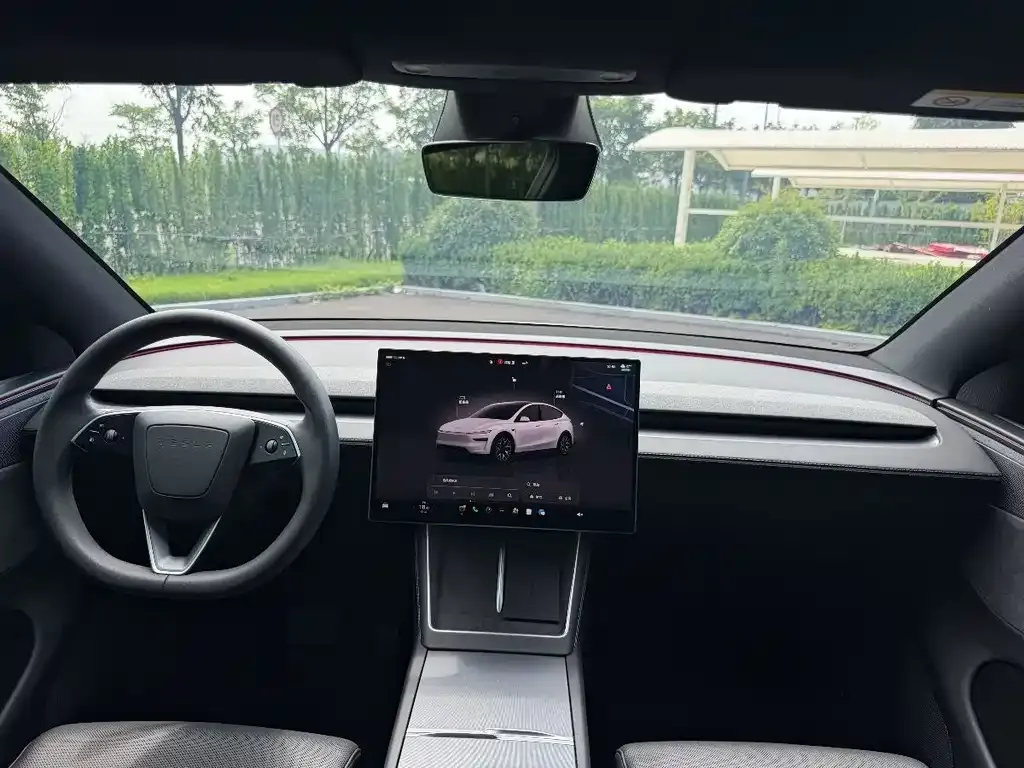 Tesla Model Y L — фото 6