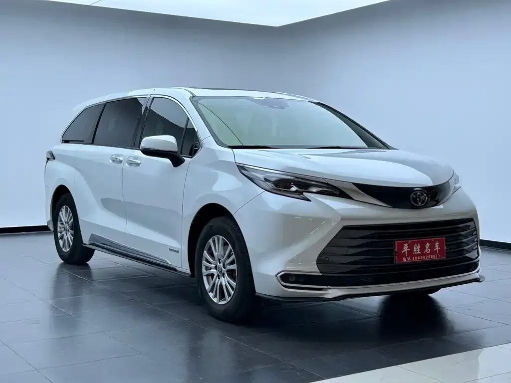 Toyota Sienna — фото 3