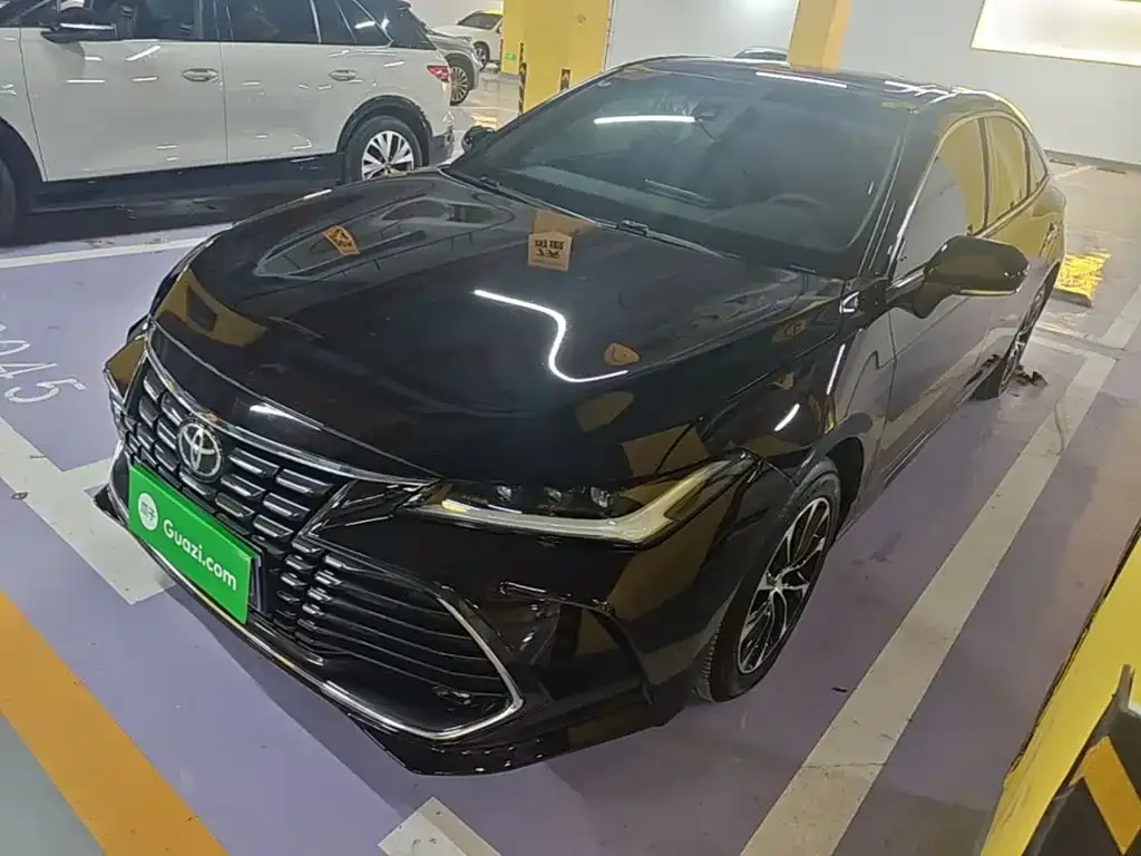 Toyota Avalon — фото 1