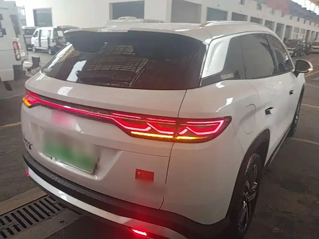 BYD L DM-i — фото 8