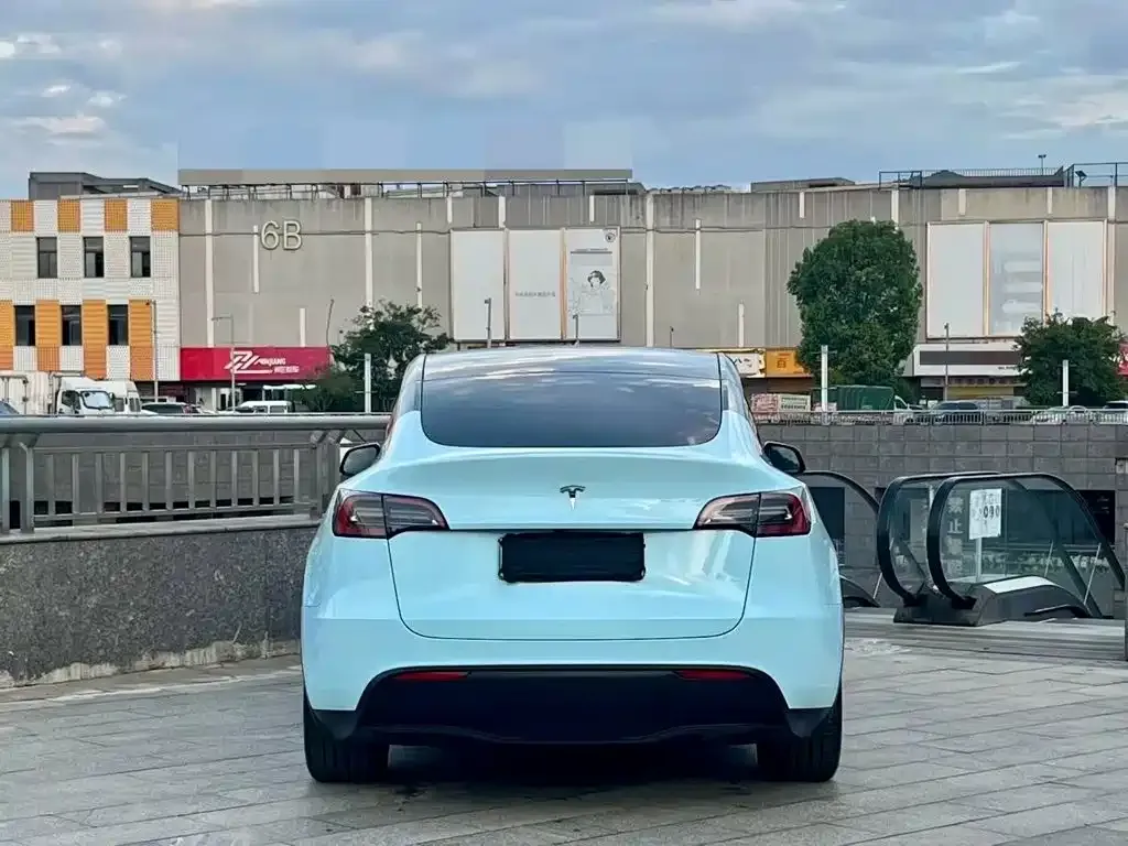 Tesla Model Y — фото 5