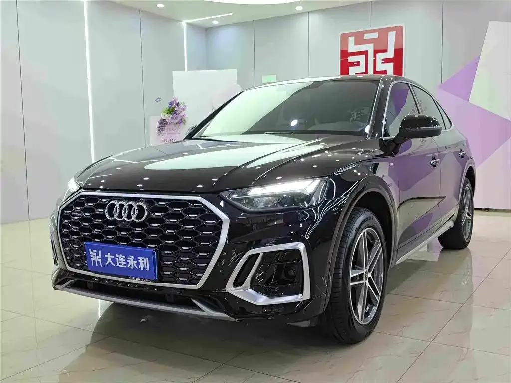Audi Q5L Sportback — фото 1