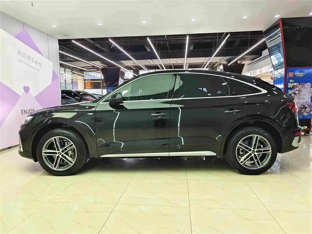 Audi Q5L Sportback — фото 9