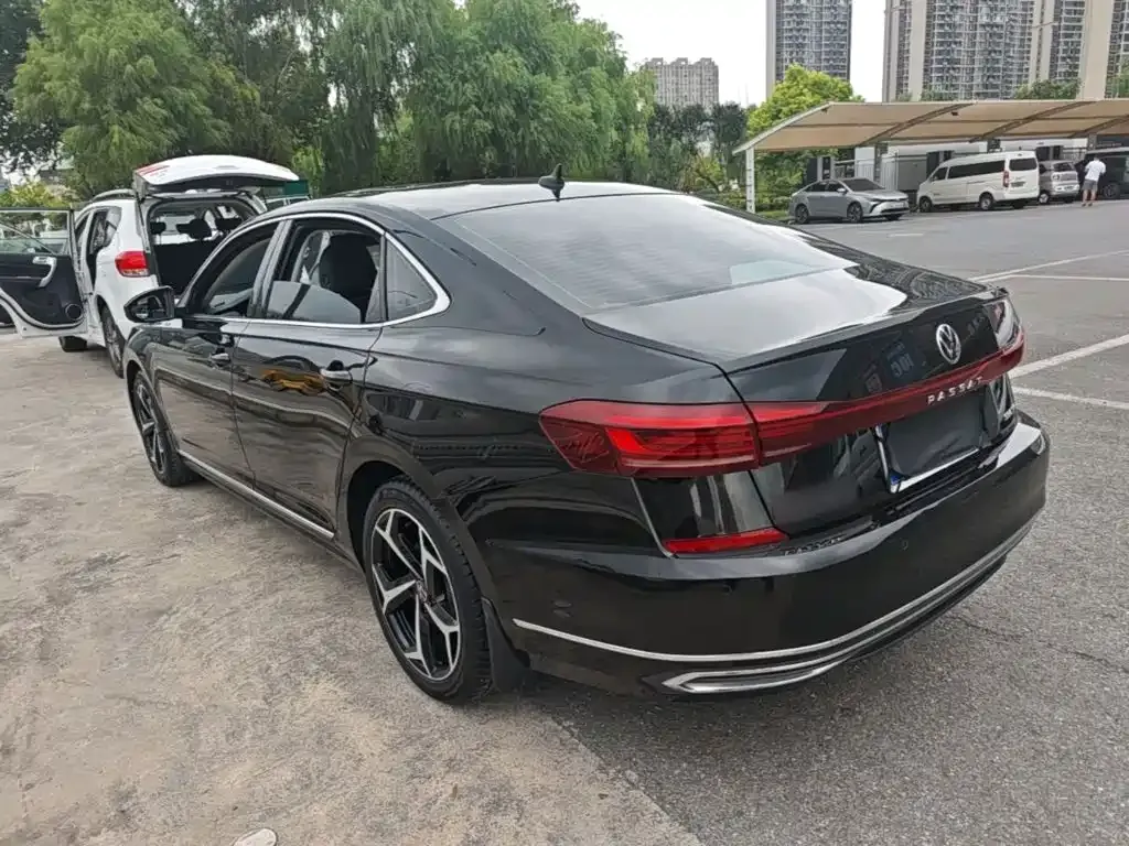 Volkswagen Passat — фото 6