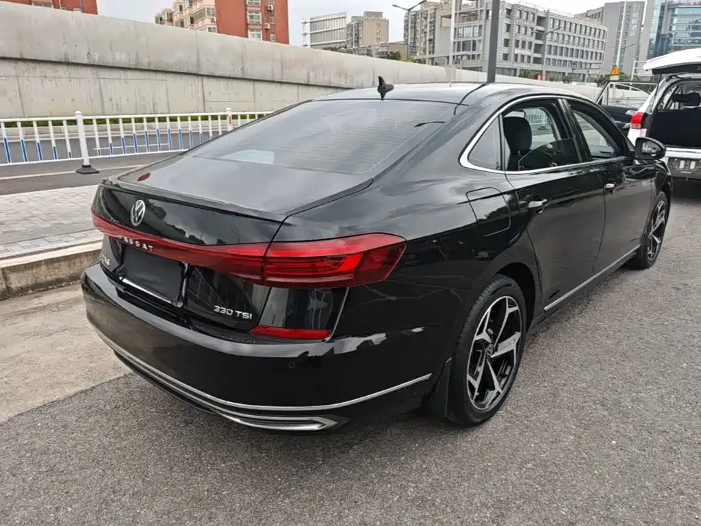 Volkswagen Passat — фото 10
