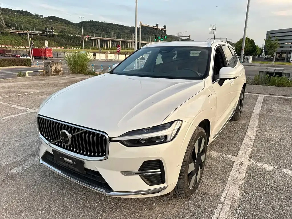 Volvo XC60 PHEV — фото 1