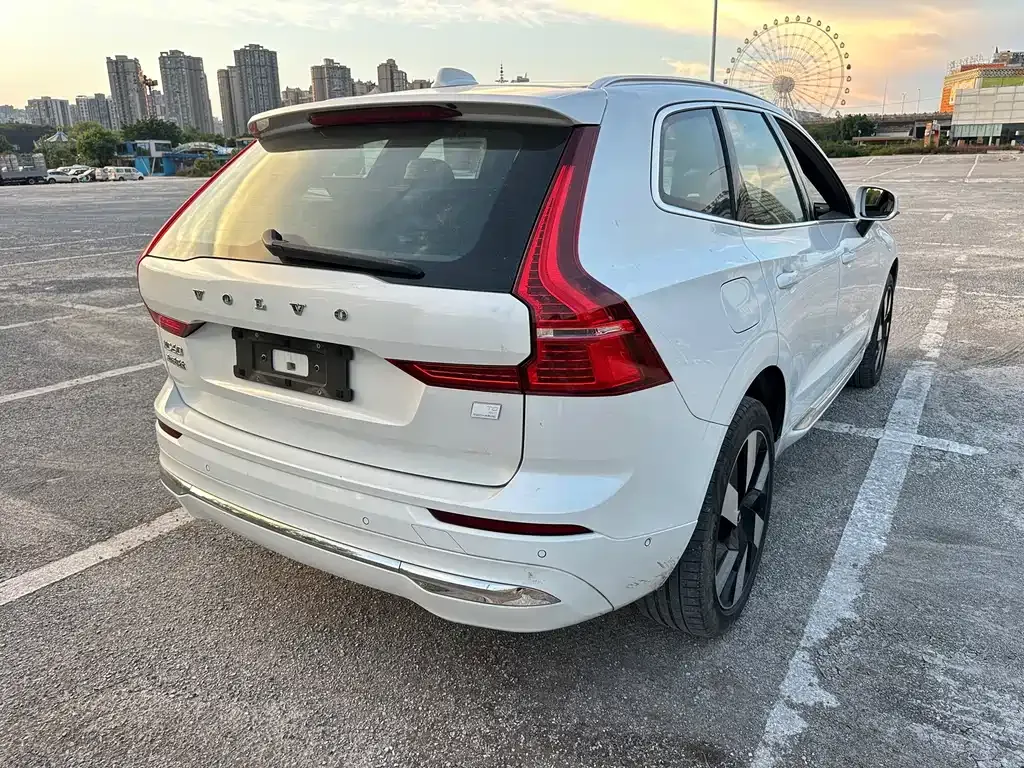 Volvo XC60 PHEV — фото 6