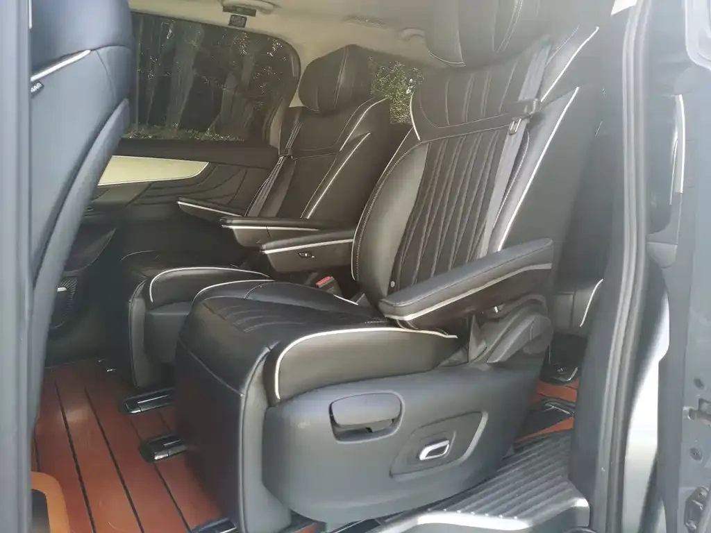 Roewe iMAX8 — фото 9