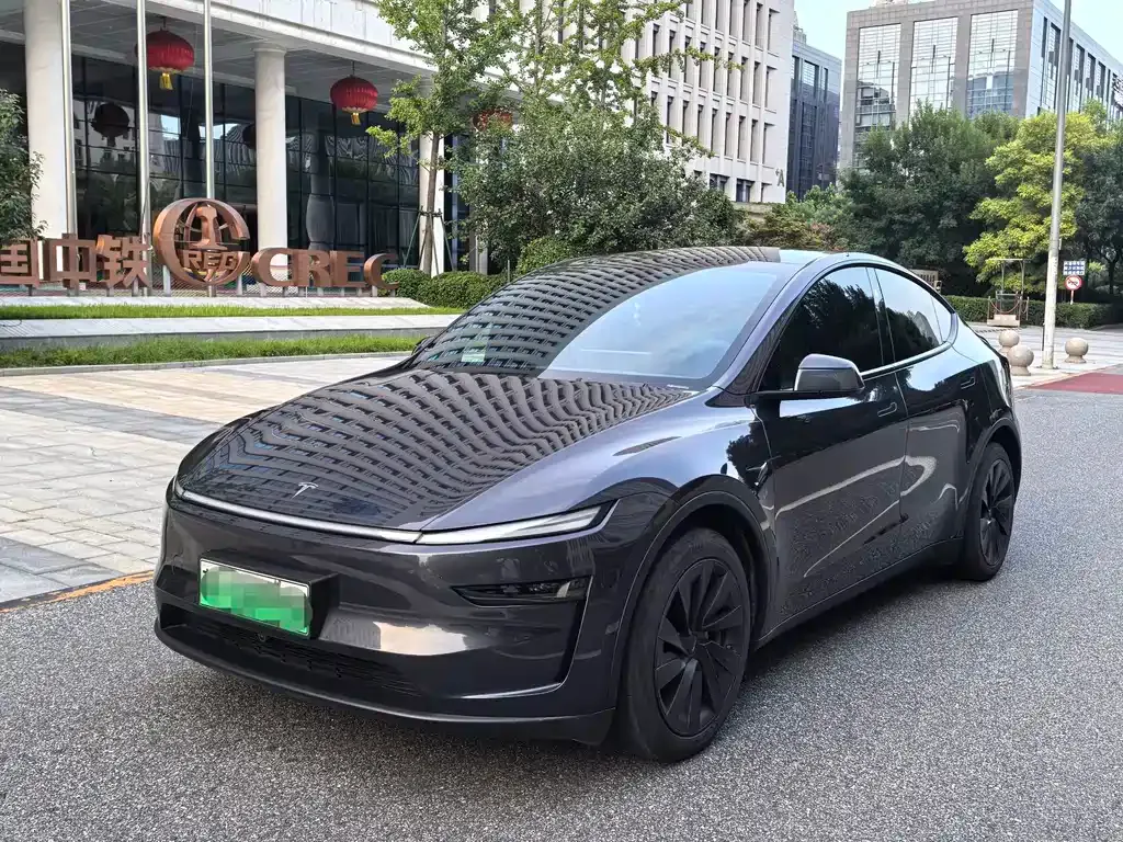 Tesla Model Y — фото 1