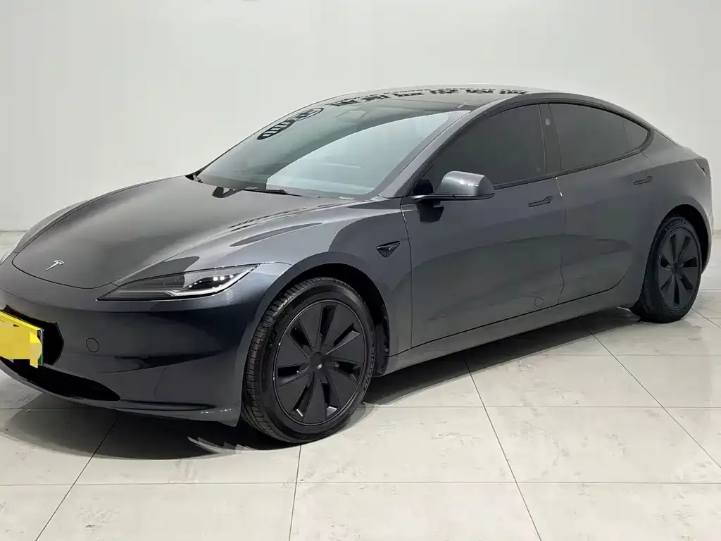 Tesla Model 3 — фото 1