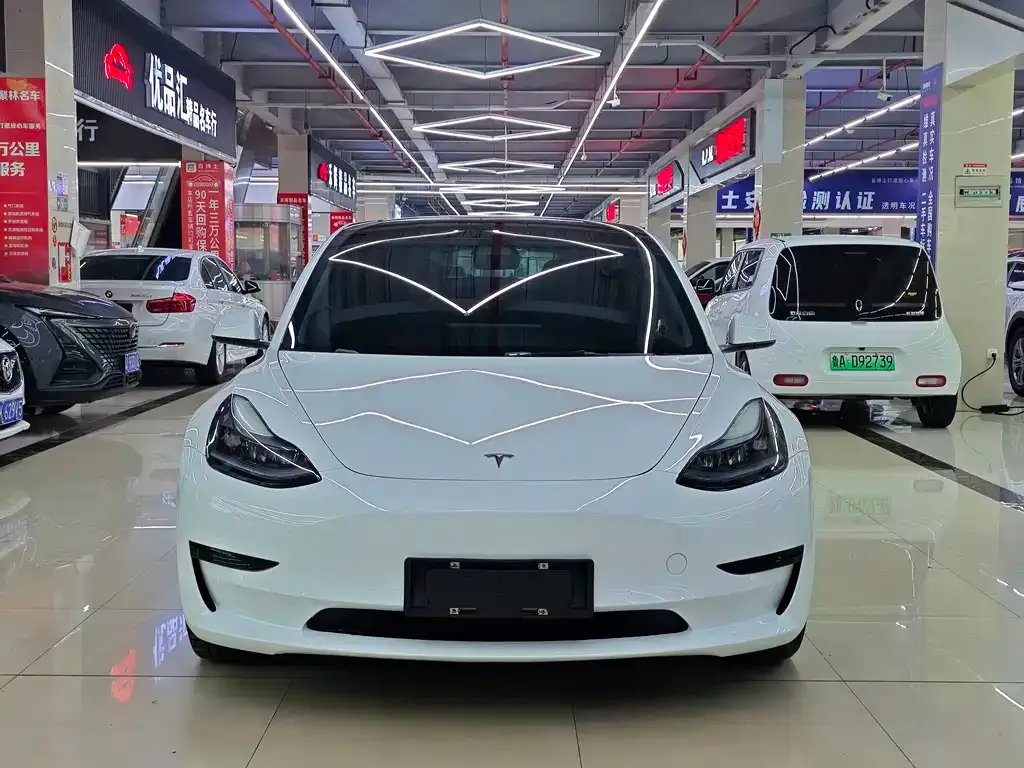 Tesla Model 3 — фото 9