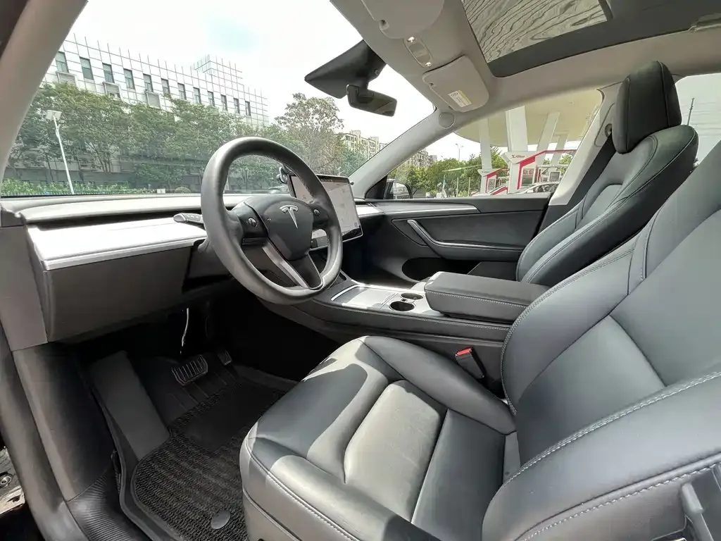 Tesla Model Y — фото 4