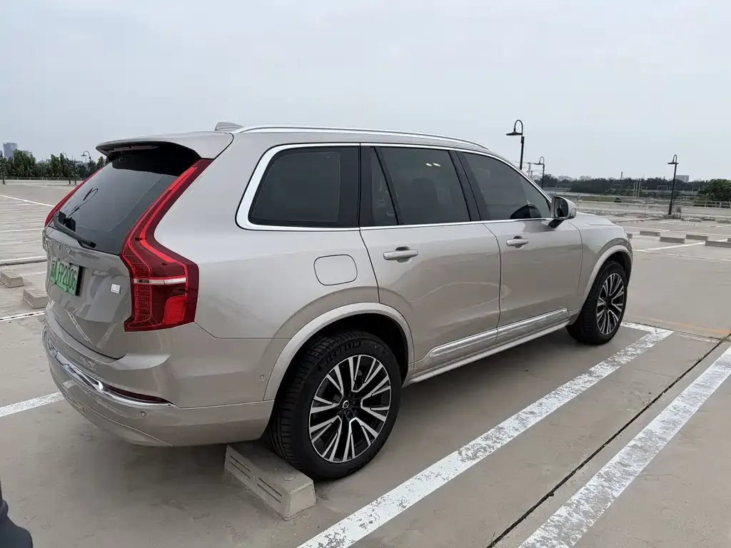 Volvo XC90 PHEV — фото 10