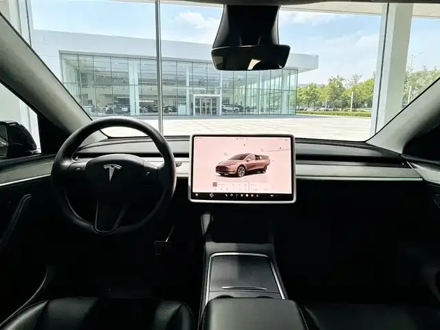 Tesla Model Y — фото 7
