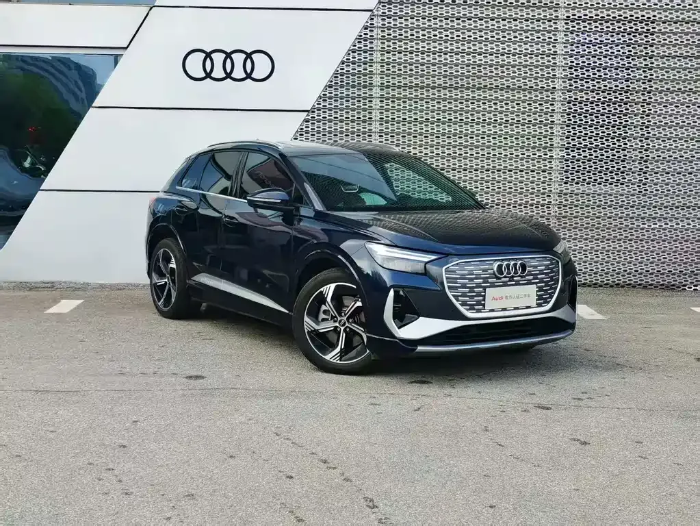 Audi Q4 e-tron — фото 1