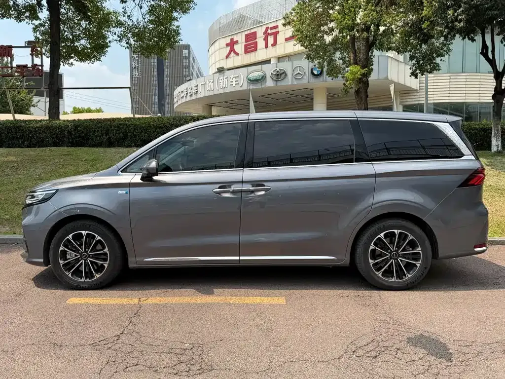 Roewe iMAX8 — фото 10