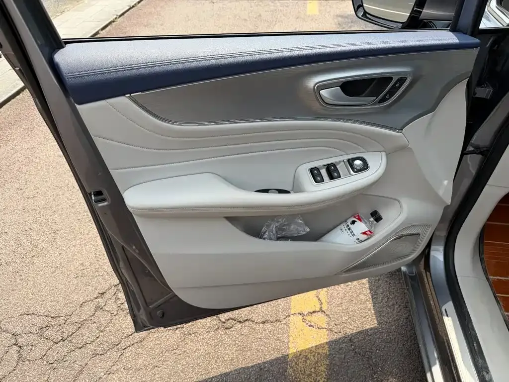 Roewe iMAX8 — фото 2