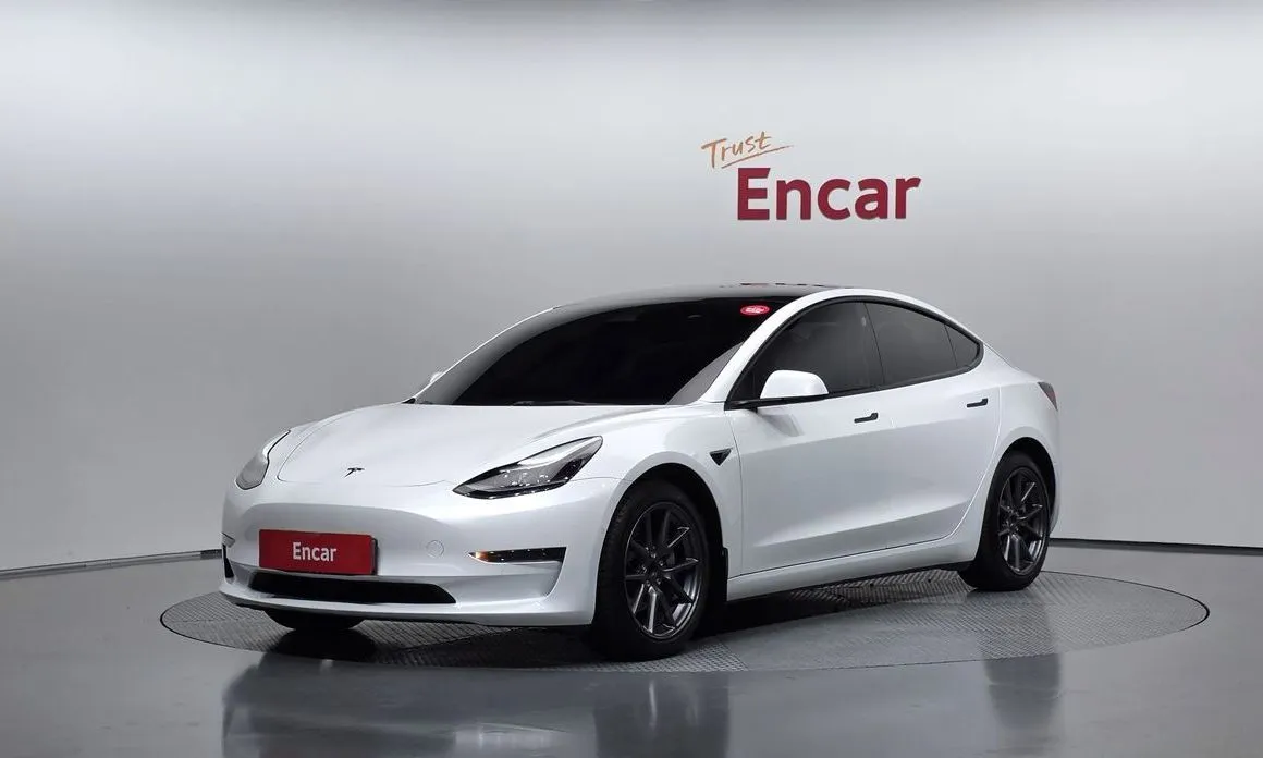 Tesla Model 3 — фото 1