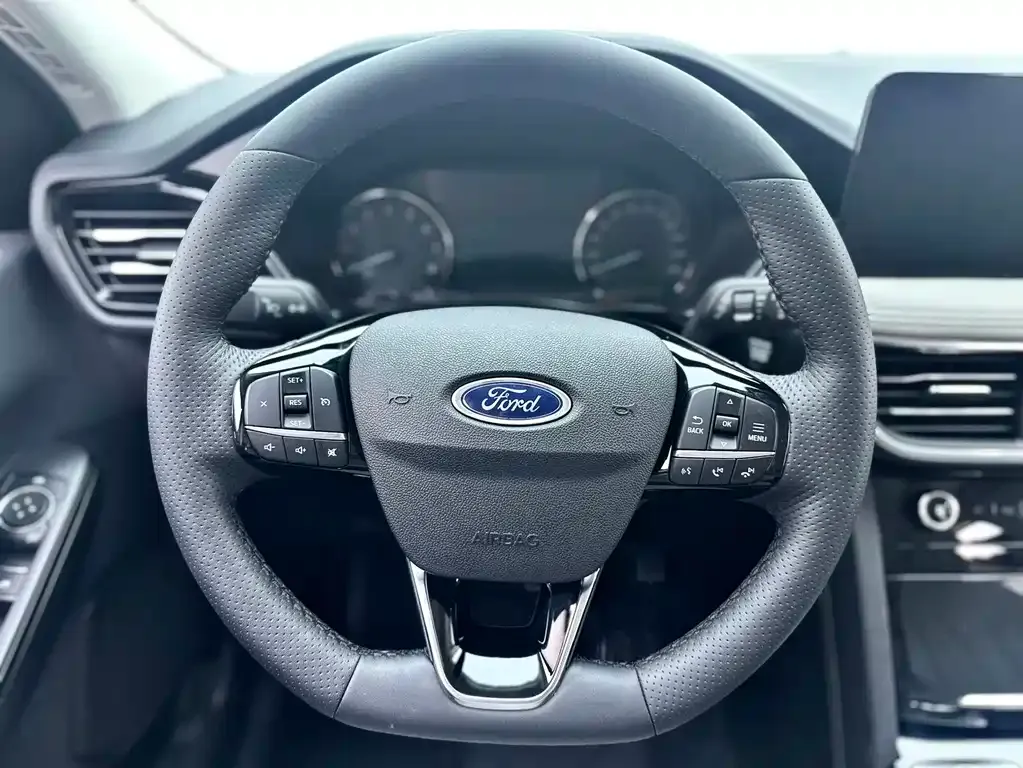 Ford Escape — фото 10