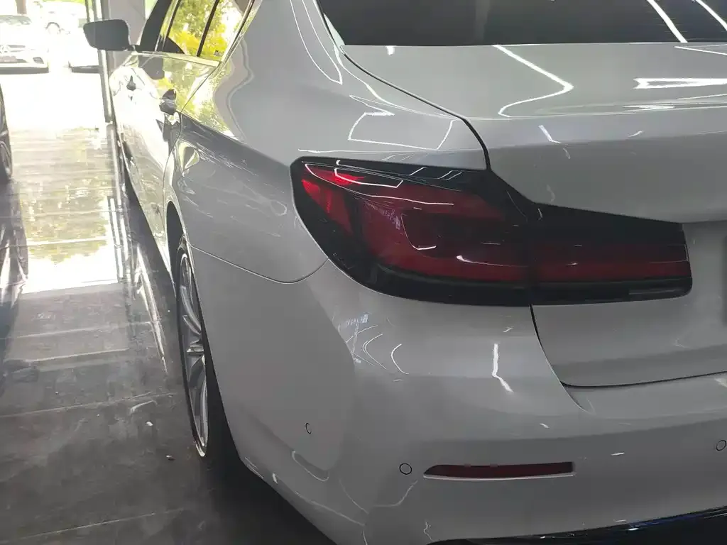 BMW 5 Series — фото 10