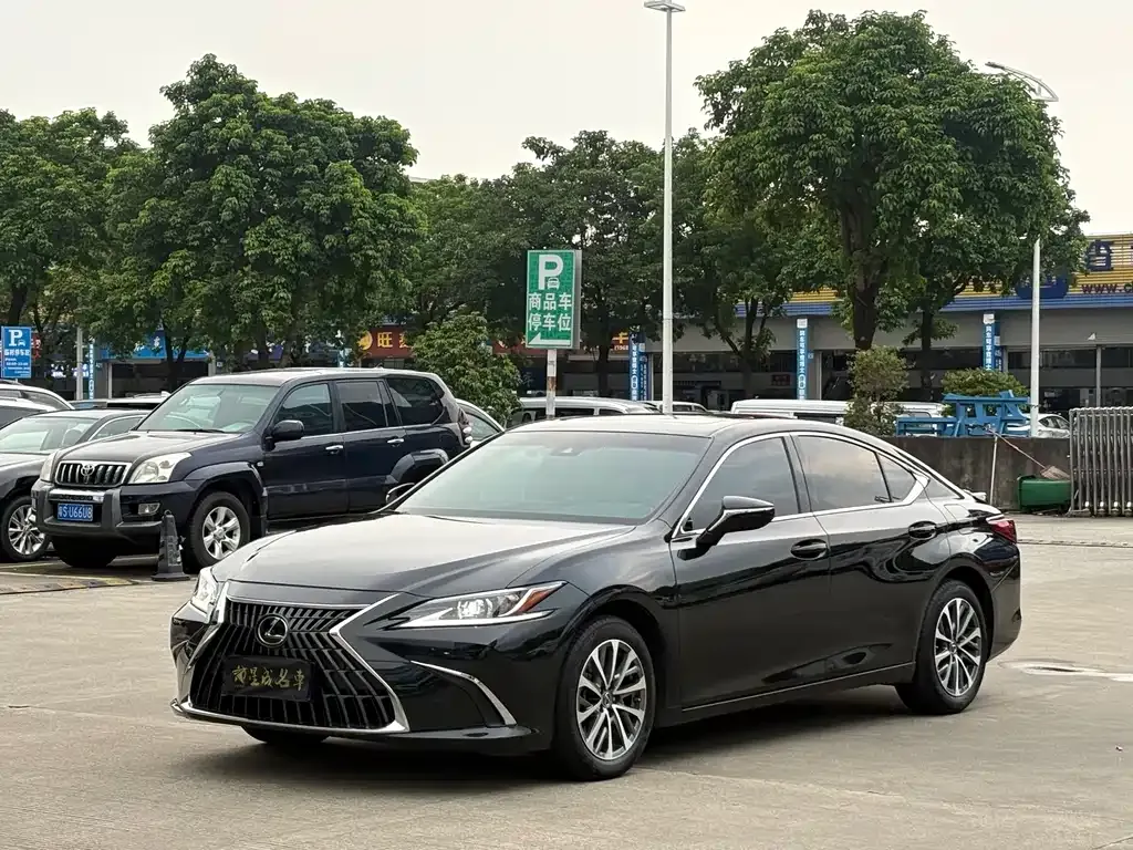 Lexus ES — фото 1