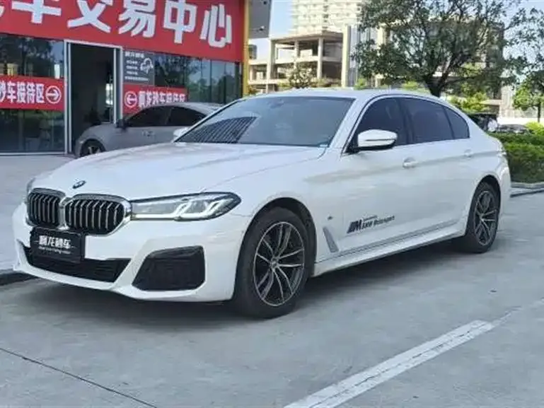 BMW 5 Series — фото 1