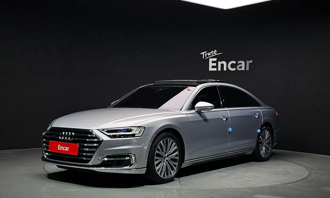 Audi A8 — фото 1