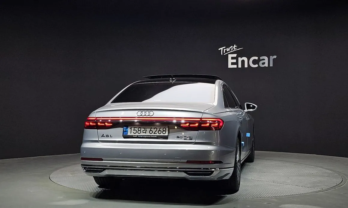 Audi A8 — фото 2