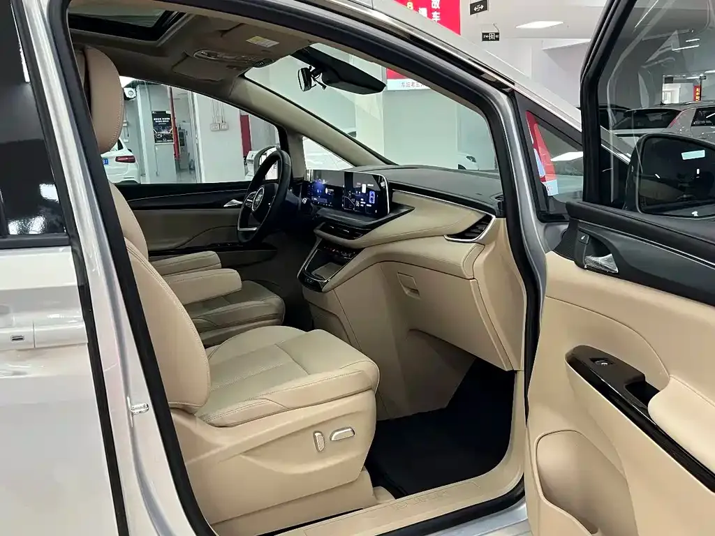 Buick GL8 Hybrid — фото 10