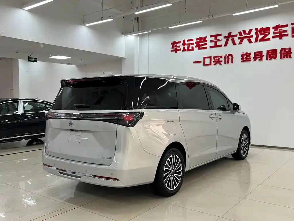 Buick GL8 Hybrid — фото 2