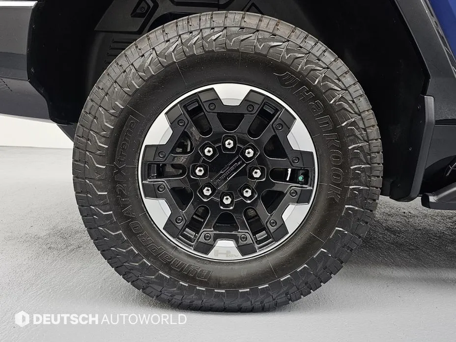 GMC Hummer EV — фото 9