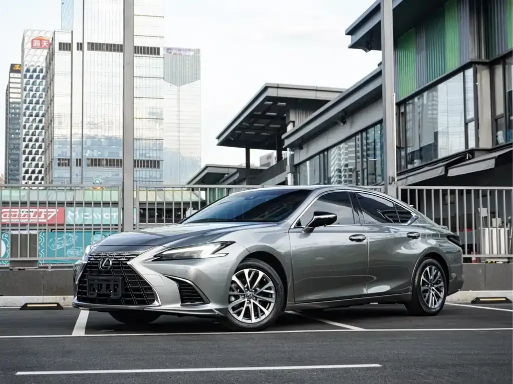 Lexus ES — фото 1