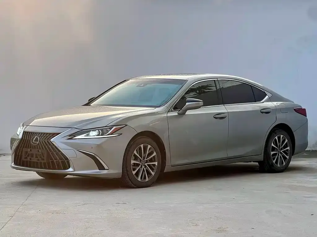 Lexus ES — фото 1