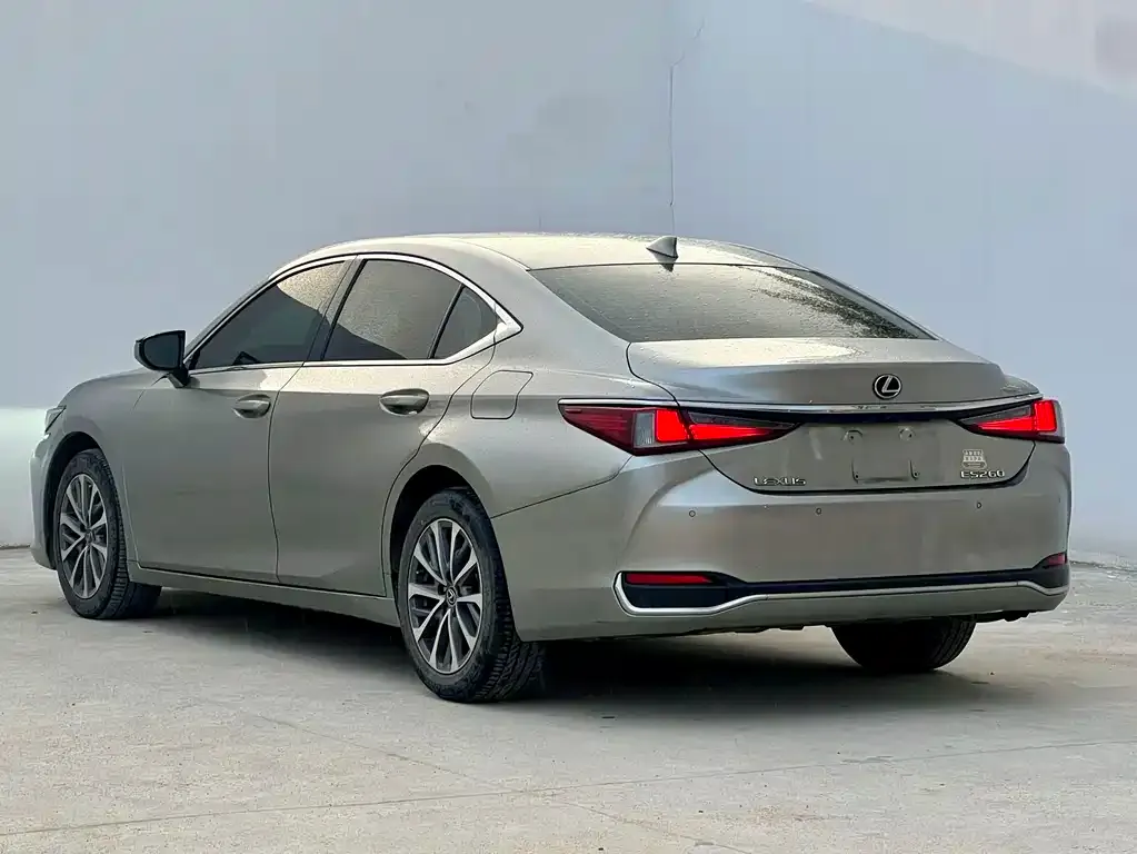 Lexus ES — фото 7