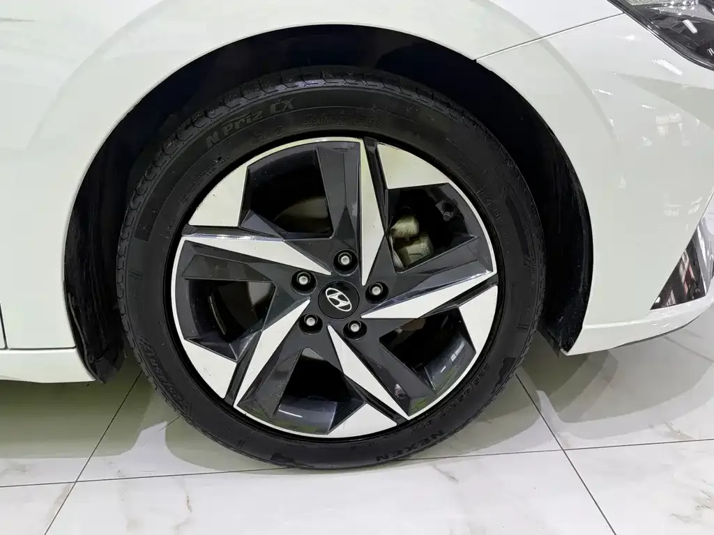 Hyundai Elantra — фото 10