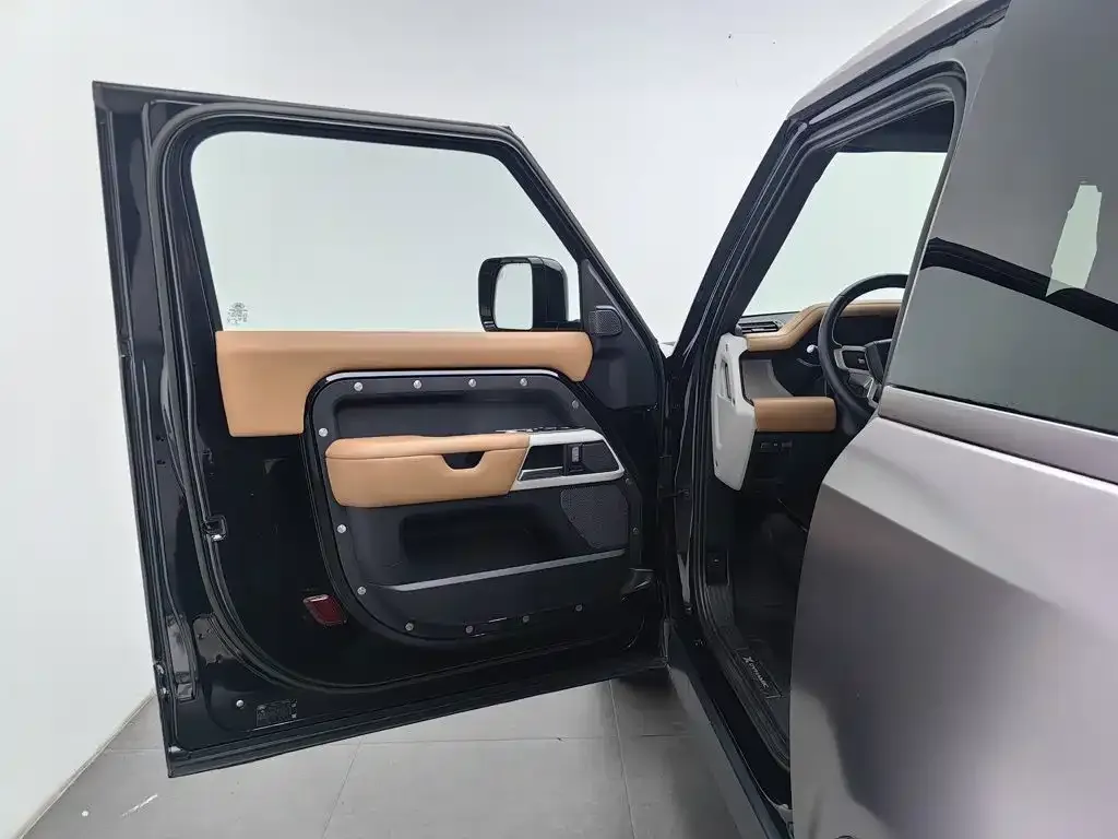 Land Rover Defender — фото 10