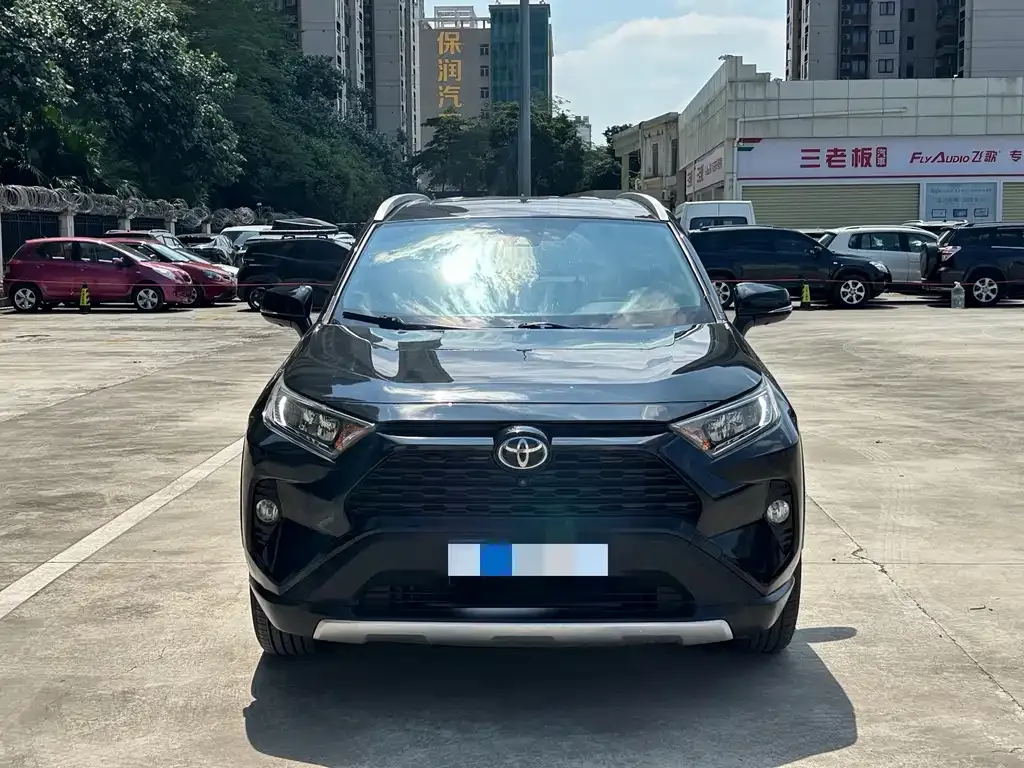 Toyota RAV4 — фото 9