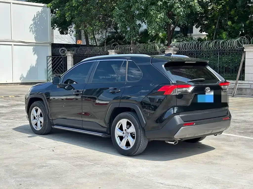 Toyota RAV4 — фото 6