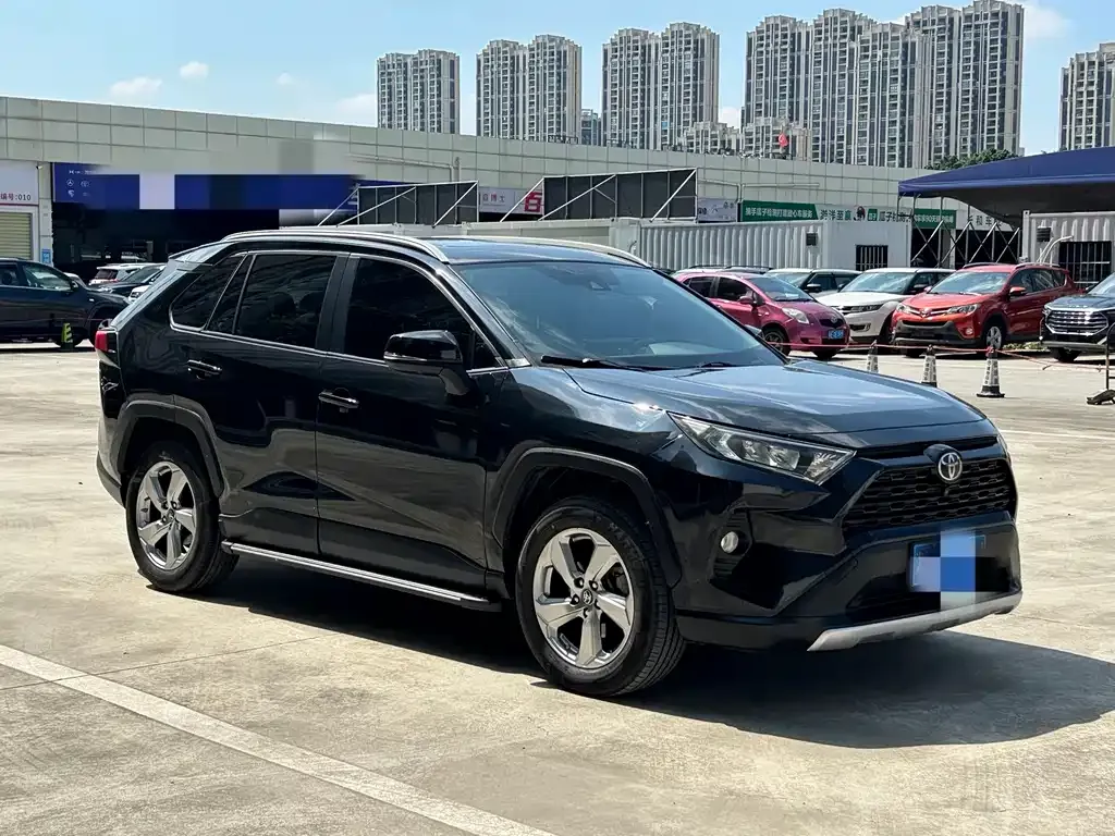 Toyota RAV4 — фото 10