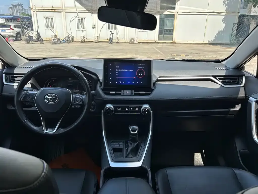 Toyota RAV4 — фото 2