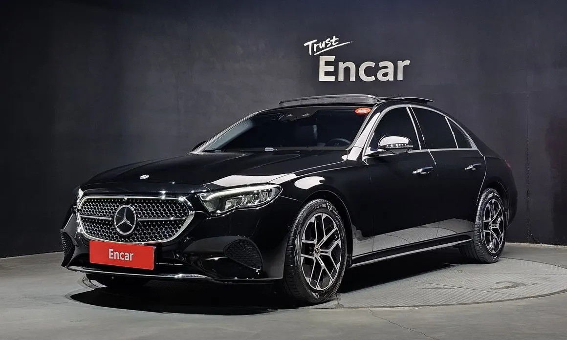 Mercedes-Benz E-Class — фото 1