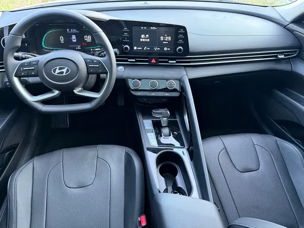 Hyundai Elantra — фото 4